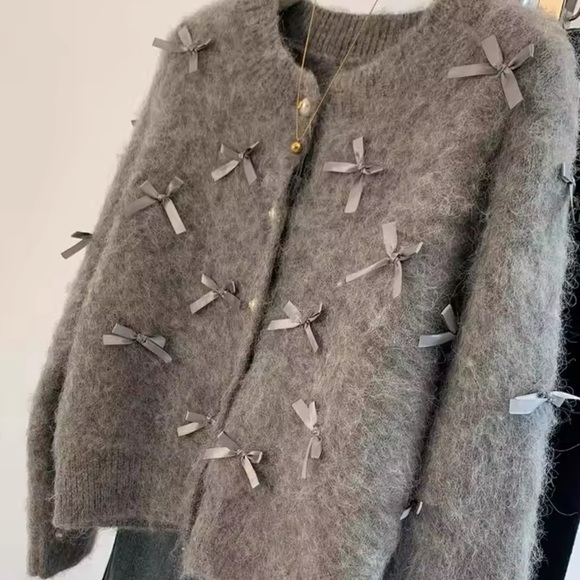 NWT| Fluffy sweater with bows| Size: M - Picture 3 of 5